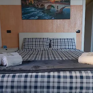 palazzo-ponte-pietra.hotelinveneto.com/